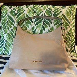 Michael Kors Aria Large Shoulder Bag. Soft Pink.